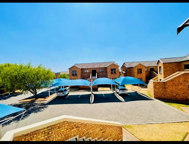 2 BEDROOM TOWNHOUSE FOR SALE IN SOUTH CREST